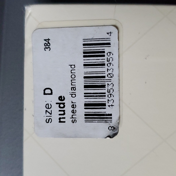 New! Spanx diamond patterned sheers in nude, size D. - Picture 5 of 5